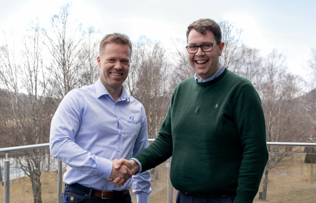 Isachsen signerte kontrakt med Fiskumparken