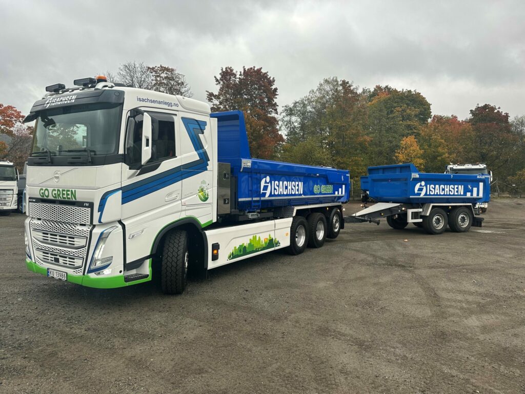 Grønn omstilling med 4 nye elektriske lastebiler til Isachsen